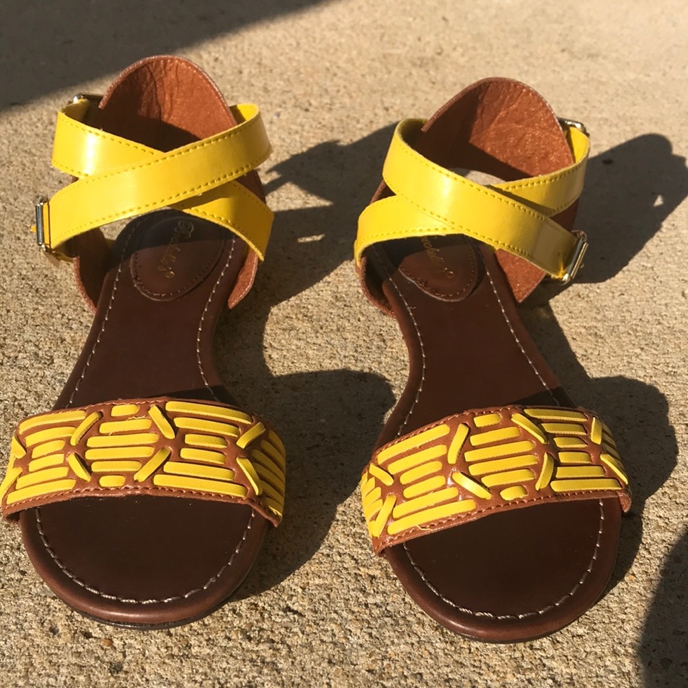 NWOT Yellow and Brown Breckelle’s Buckle Sandals
